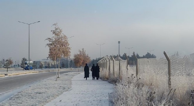 Erzurum buz kesti, sis şehri örttü